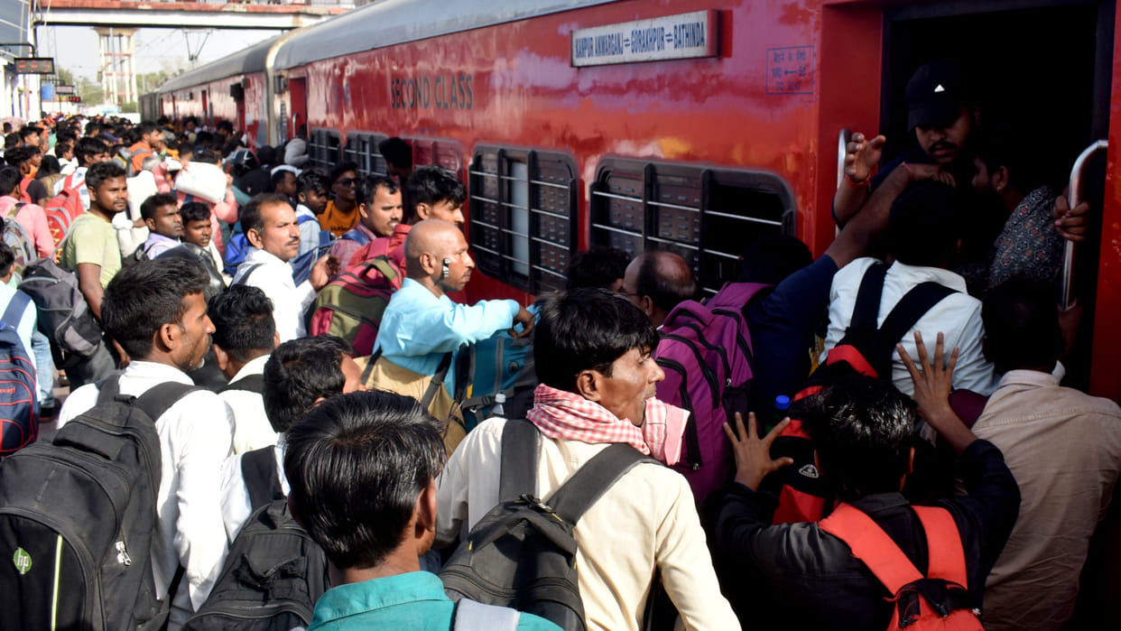 30 trains canceled between Gorakhpur and Lucknow due to interlocking
