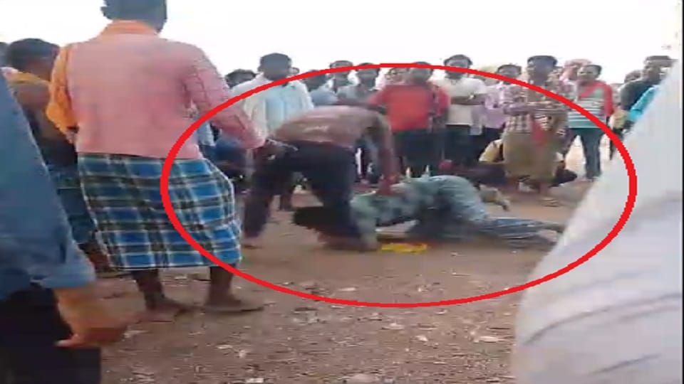 Moradabad: Young man started molesting girl, Nurse beat him with slippers, crowd handed him over to police