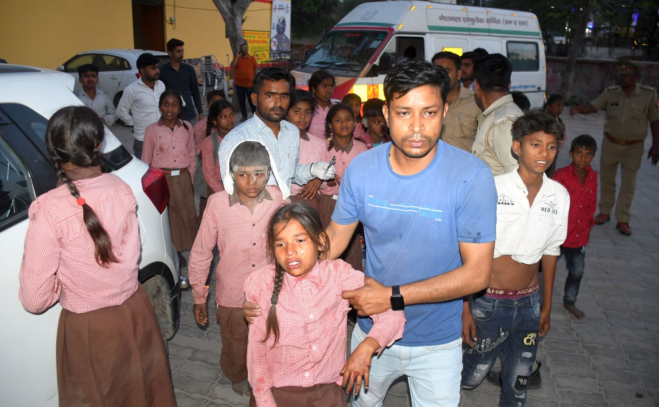 Barabanki Bus Accident News teacher told story of accident see Photos