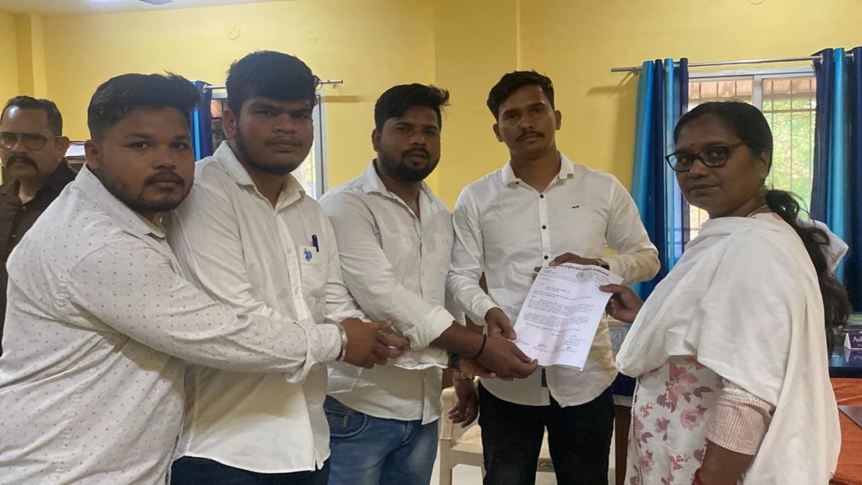 Raipur: NSUI submitted memorandum to education officer for change in school timing
