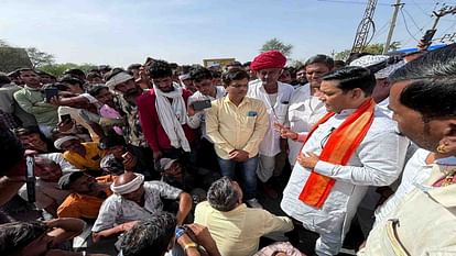 Shahpura News: ट्रक ने बाइक को चपेट में लिया, नाना-दोहते की मौत, चचेरा भाई गंभीर घायल Shahpura News: Bike riding Nana-Dohta died due to collision with truck