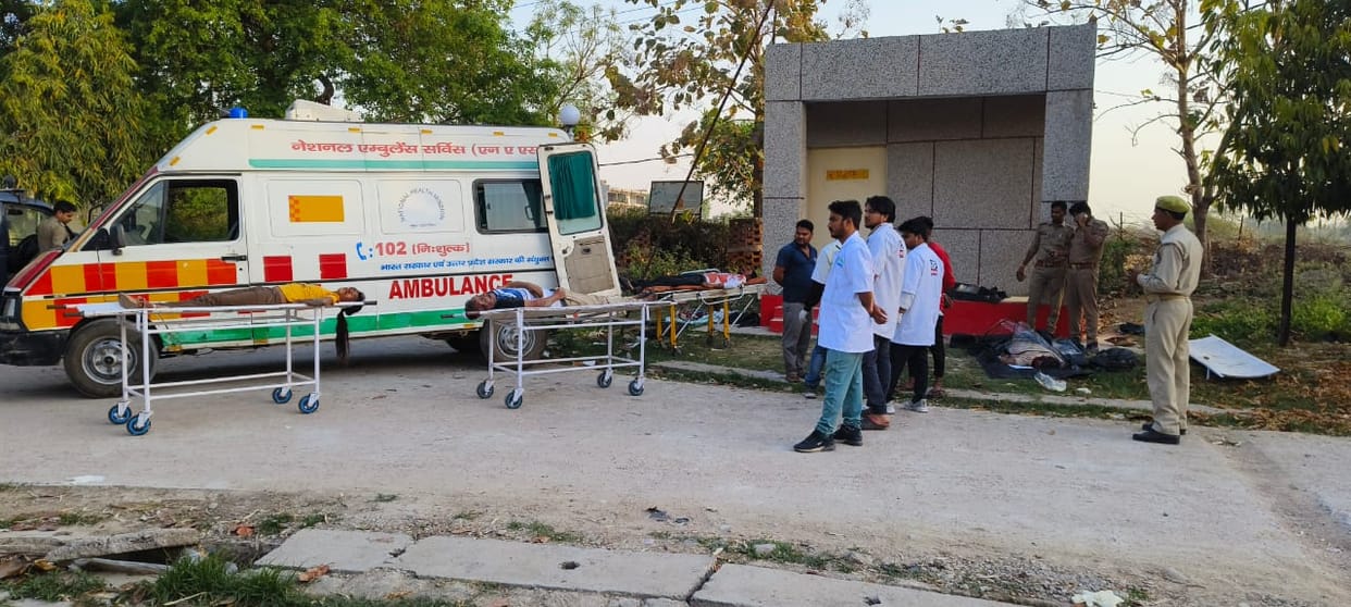 Horrific road accident in Chitrakoot, dumper hits auto e-rickshaw, seven died and one is undergoing treatment