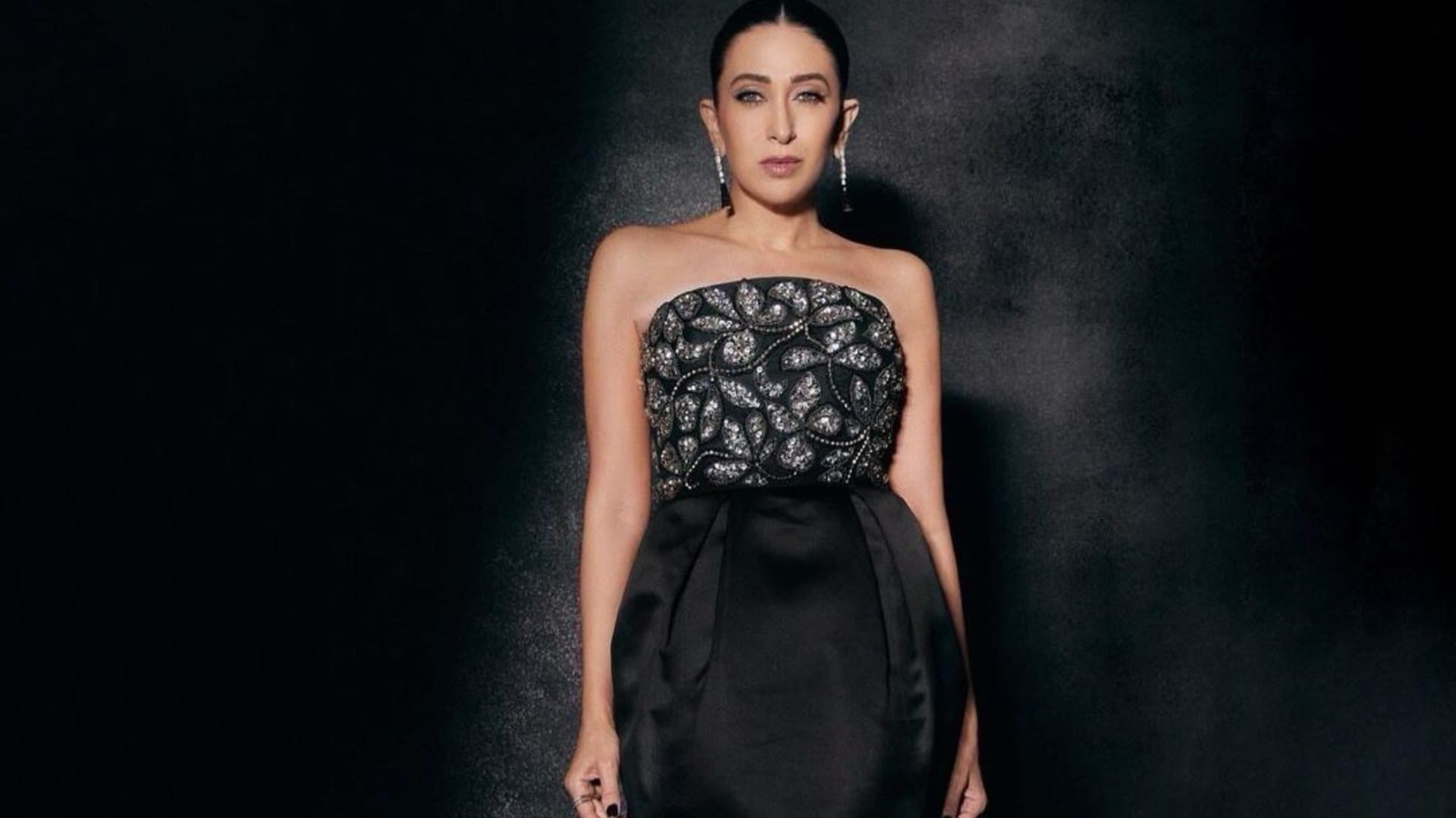 Actresses Who Are Single After Divorce Karishma Kapoor Mahima Chaudhary Samantha Ruth Prabhu Manisha Koirala