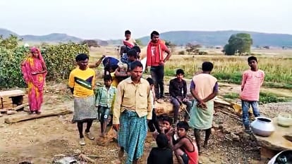 LS Polls: Kaimur Pahadi people says Generations passed without education but no school built in Jigani village