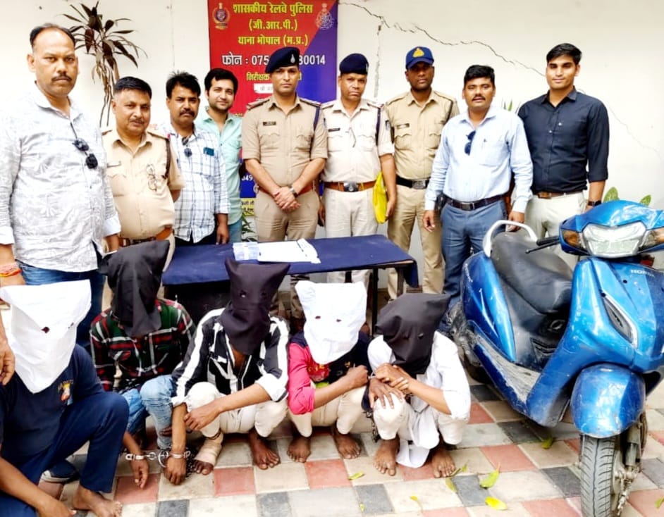 MP News: Businessman attacked in moving train and looted Rs 6.13 lakh, 6 accused including minor caught by GRP