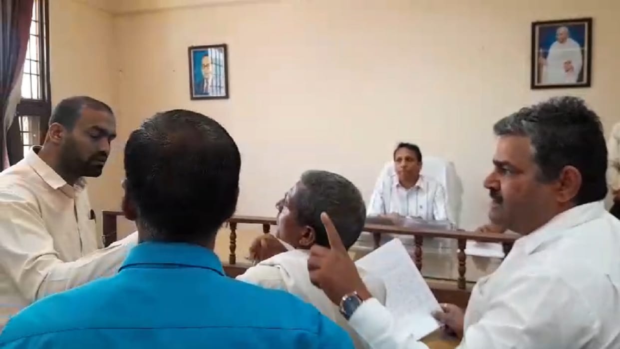 Villagers and officers came face to face when they reached camp office in Mahendergarh with their problems