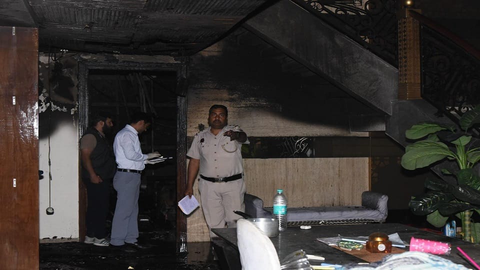 English Headline: Delhi Fire News: Two Girls Died After House Catches Fire in Sadar Bazar Area