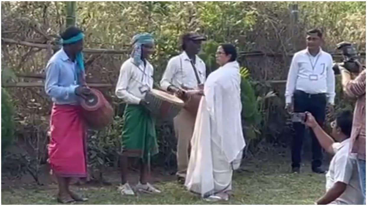 West Bengal: Mamata Banerjee met tribals in Jalpaiguri, showed a different style; played drums