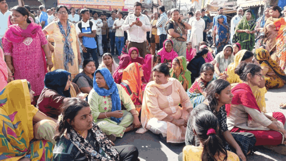 Three policemen suspended in double murder case in Bulandshahr