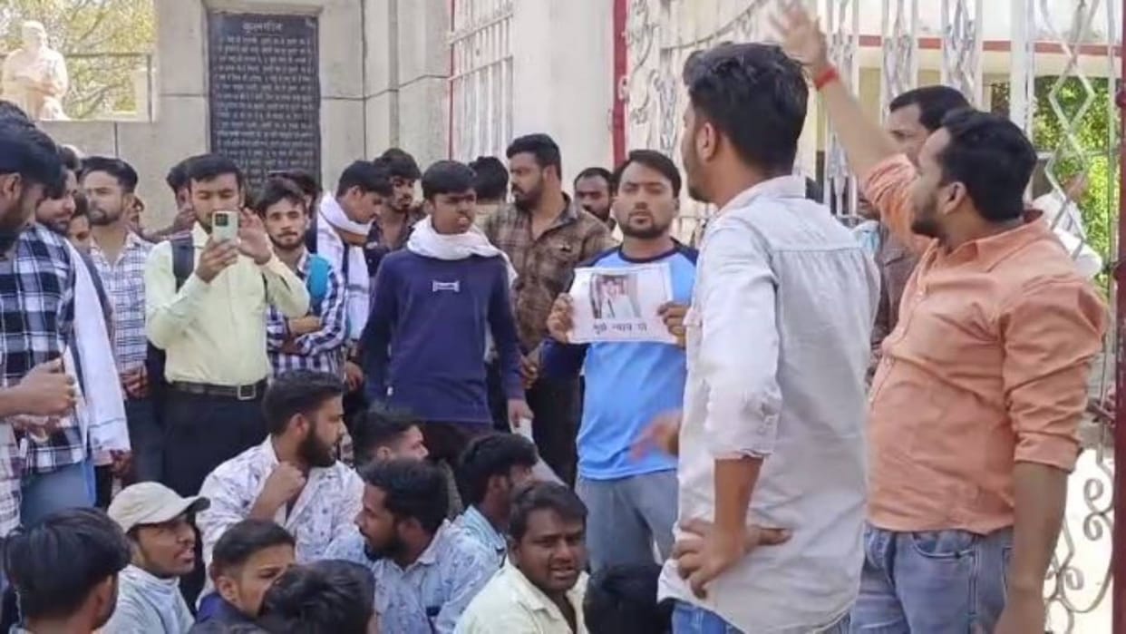 Satna Tribal Student Suicide Case Students protest demand to register FIR against VC
