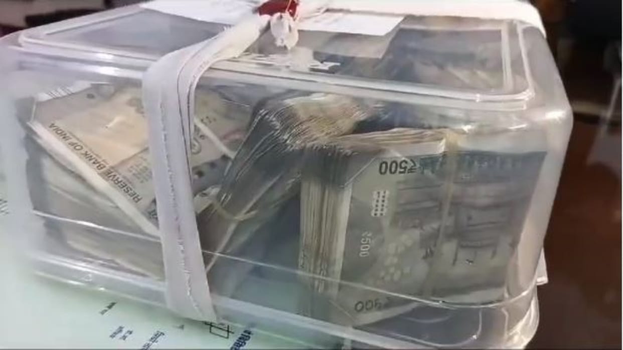 Ajmer News: Police detained two youths and seized cash worth three lakhs, police action in view of elections