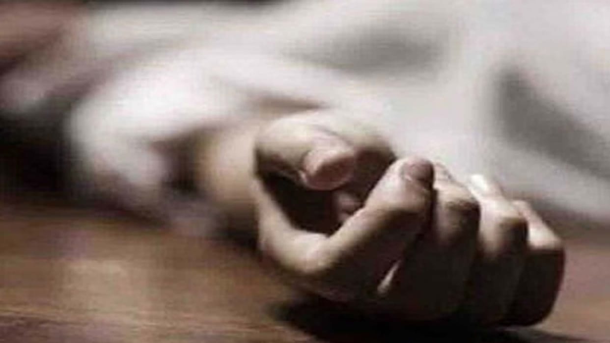 Fed up with the physical and mental torture of her lover, girl committed suicide