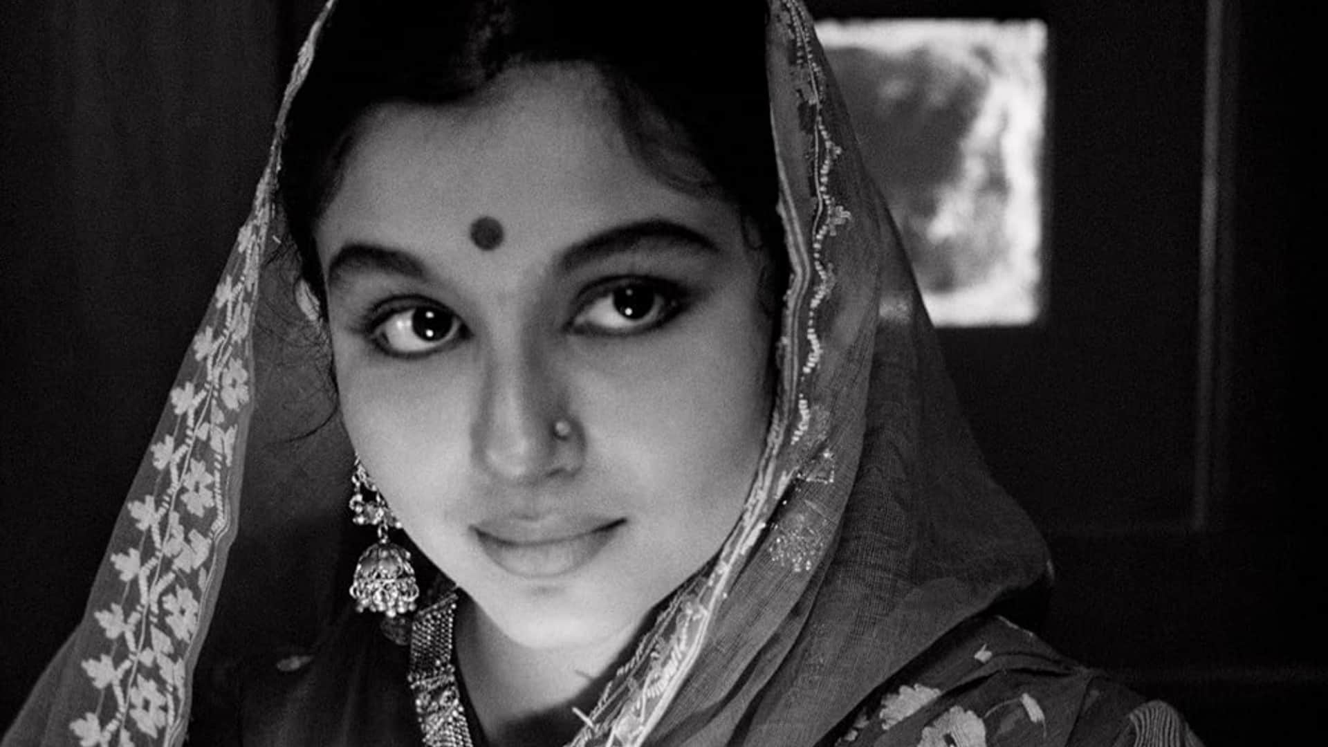 Sharmila tagore bought gold from her first film reveals her income in her recent Interview