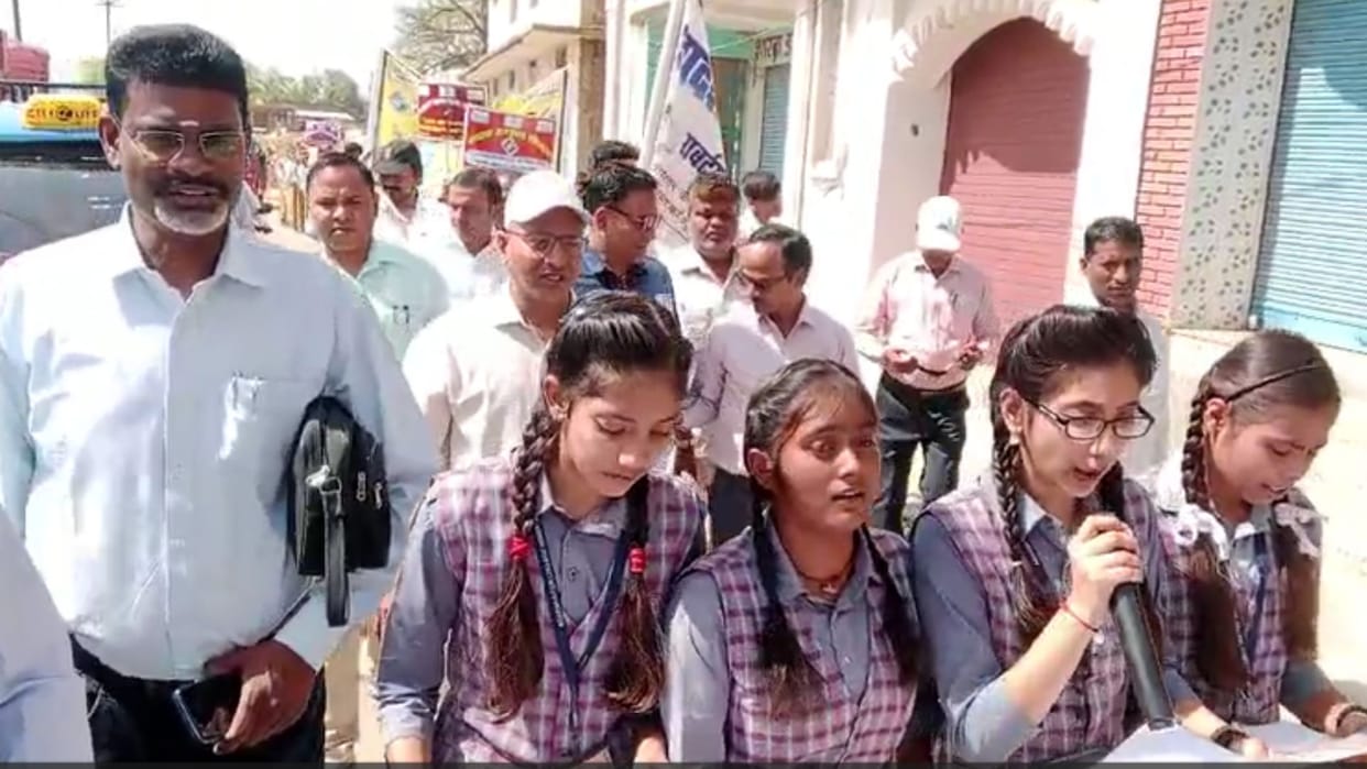 voter awareness rally took out in Sonbhadra by students