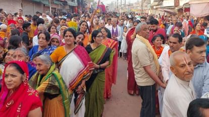 Mathura: वृंदावन में दिखा जगन्नाथपुरी जैसा नजारा, भगवान गोदारंगमन्नार के रथ दर्शन के लिए उमड़े श्रद्धालु Crowd of devotees gathered in Vrindavan to see chariot of Lord Godarangmannar