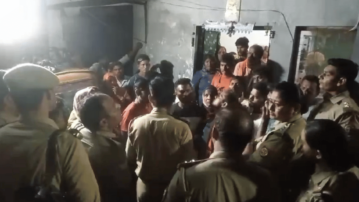 family members create ruckus afters woman dies of heart attack in Bareilly