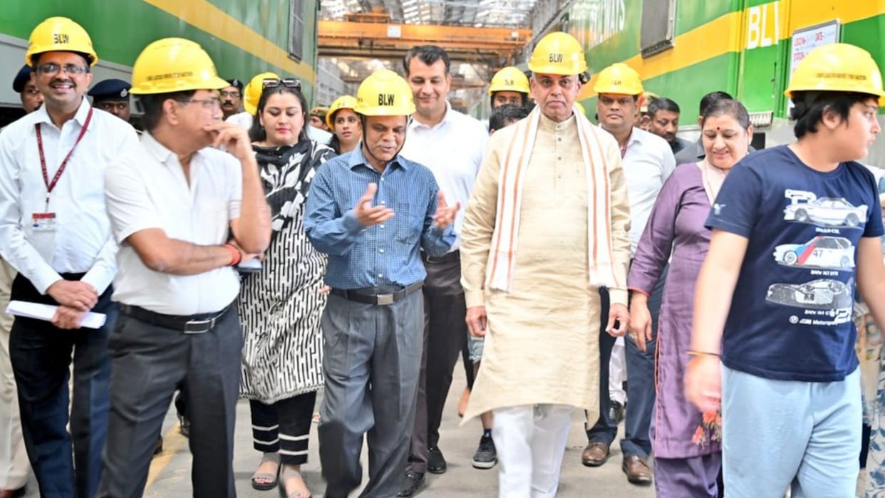 Gujarat Governor Acharya Devvrat reached Banaras rail Engine karkhana