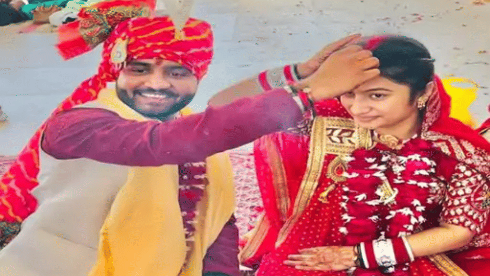 indore news ujjain mahakaleshwar mandir pujari adarsh mishra avni shukla love story news