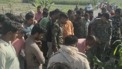 Bihar: Dead body of a youth found lying on roadside in Samastipur, foam was coming out of nose and mouth