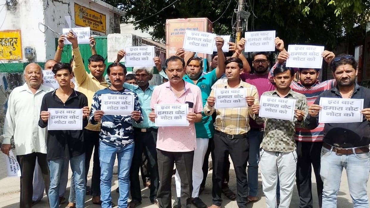 Youth came out with posters along with BJP leader announced use of NOTA in elections