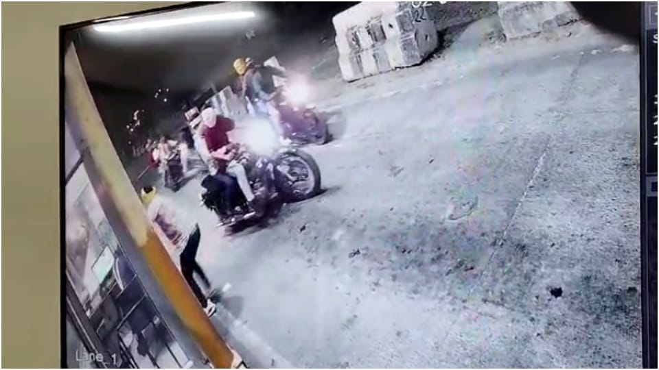 सीसीटीवी फुटेज में कैद बदमाश।