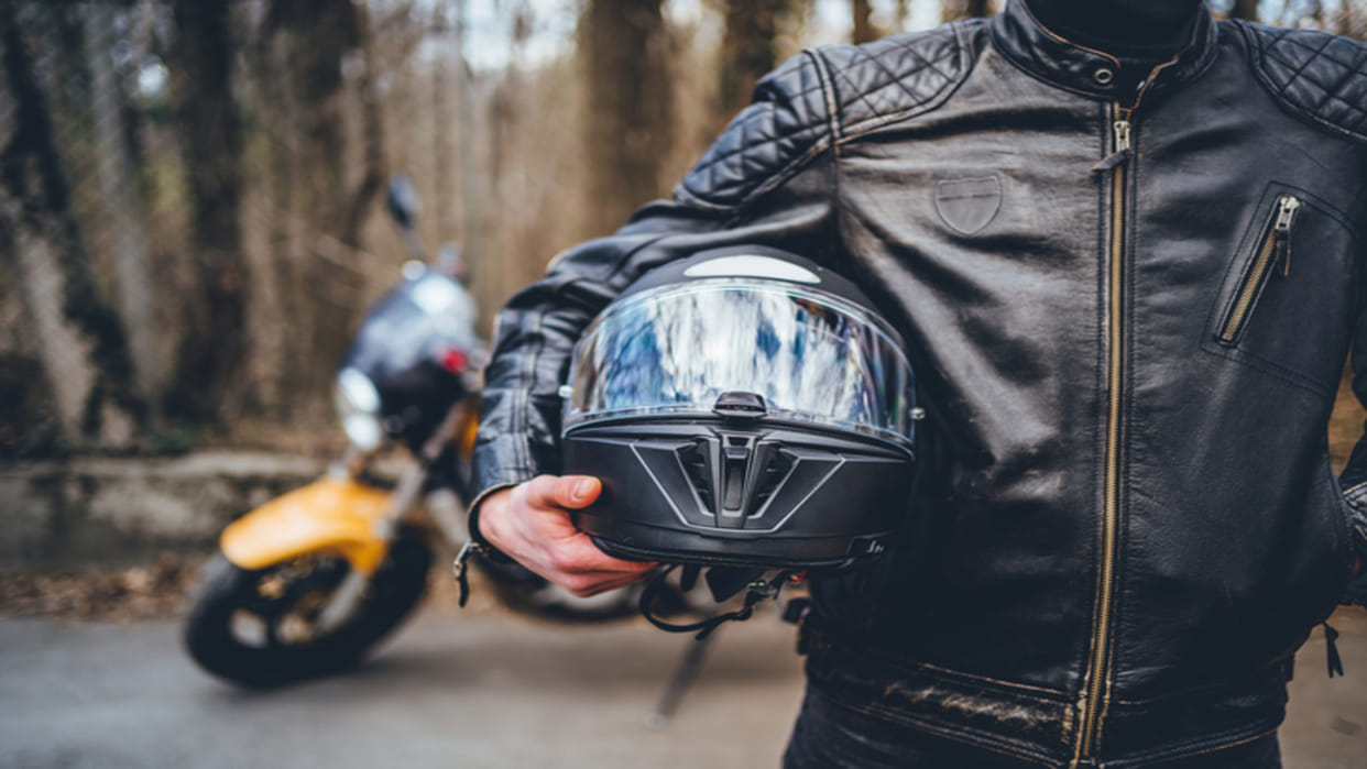 Nitin Gadkari urges two-wheeler makers to offer helmets to vehicle buyers at discount road accidents in india