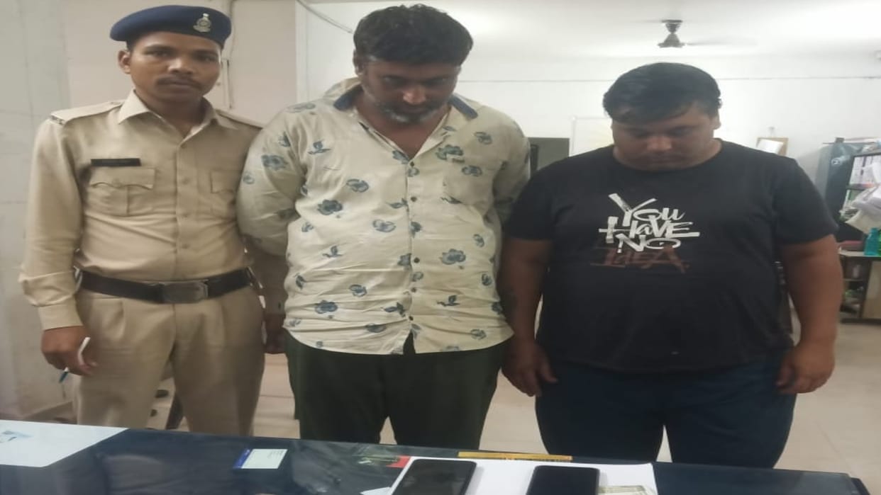 Raipur Crime: Two brothers were playing online betting together in IPL match; Police arrested both of them