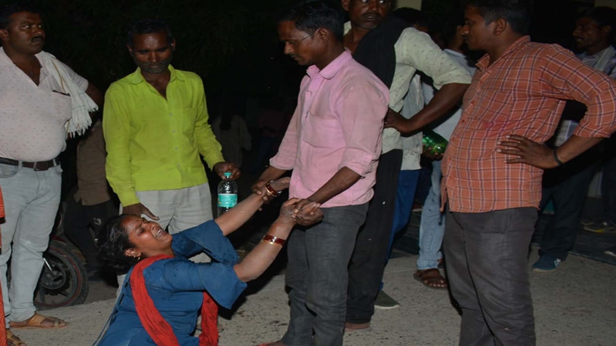 Hardoi: Three including father and daughter died in collision with DCM