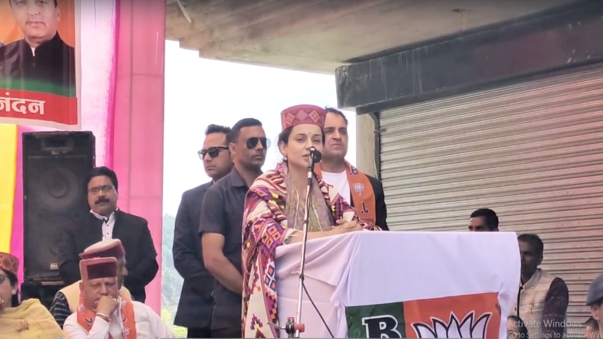 Actress Kangana Ranaut met people in Mahunag village