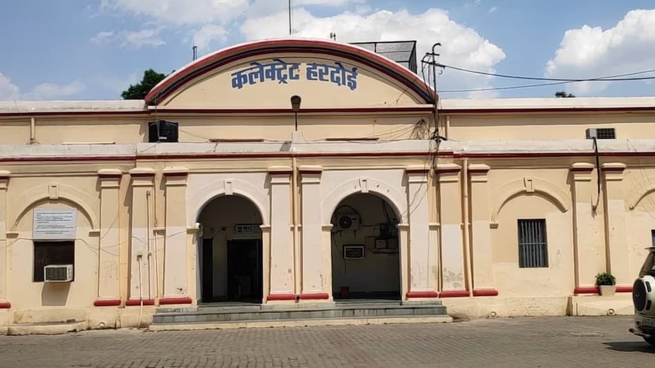 Pratap Bhawan, Hardois politics was once decided from here, silence prevails for almost two and a half decades