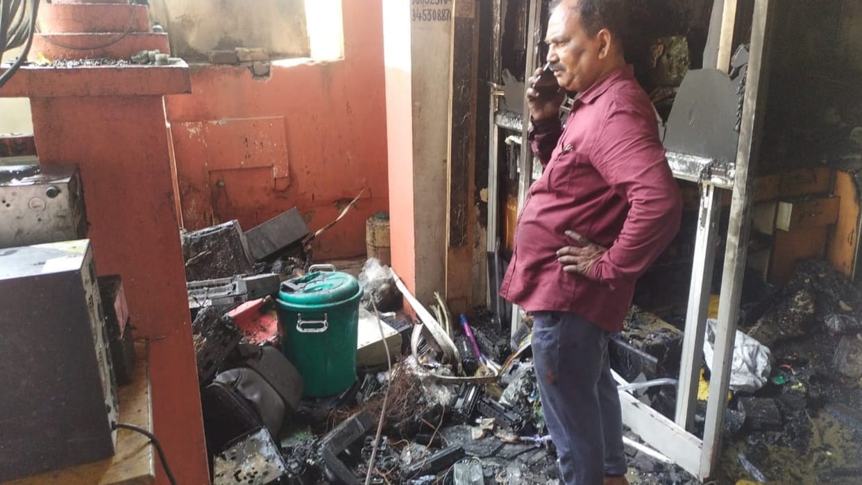 Fire broke out in a multi-storey building located in Civil Lines, several fire engines reached the spot.