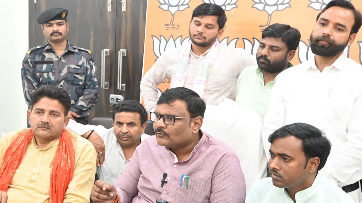 MP Subrat Pathak made serious allegations against SP chief