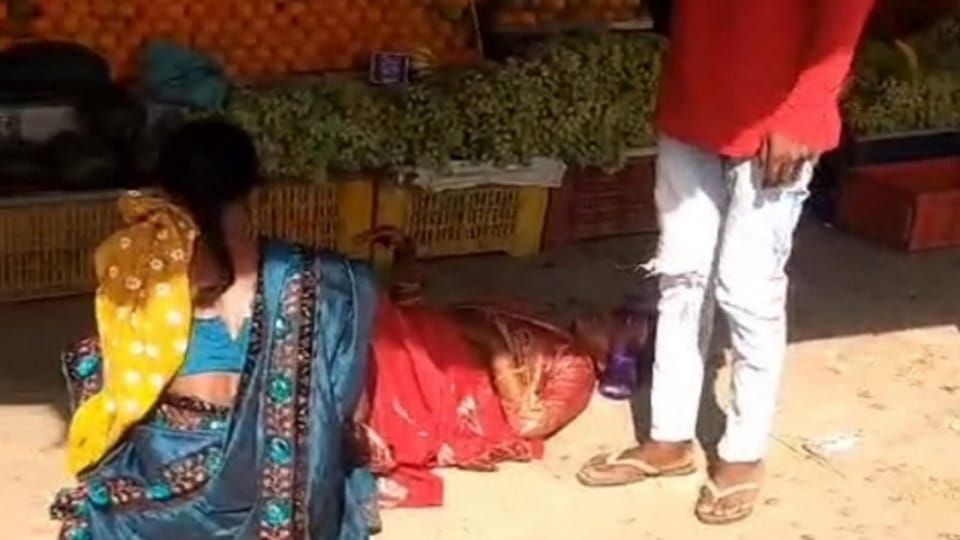 CG NEWS Somewhere in Chhattisgarh delivery took place on the road somewhere an elephant created a ruckus