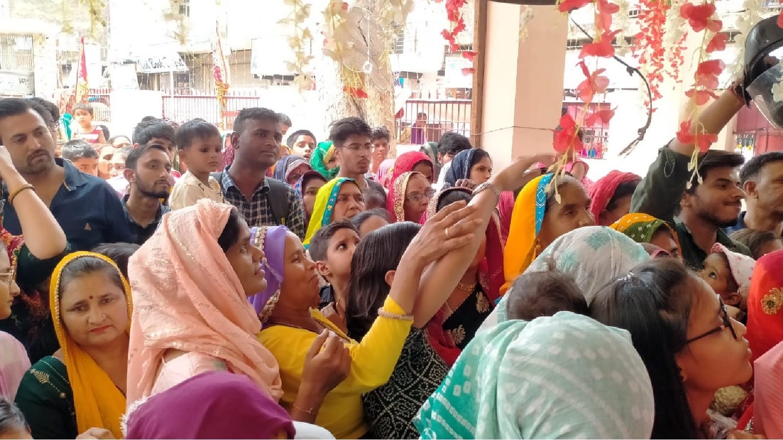 Long queue for darshan of Maa Buddha in Jhajjar, crowd gathered at fair of Mata Shitala in Mahendragarh