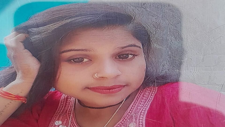 Dead body of married woman found hanging in in-laws house