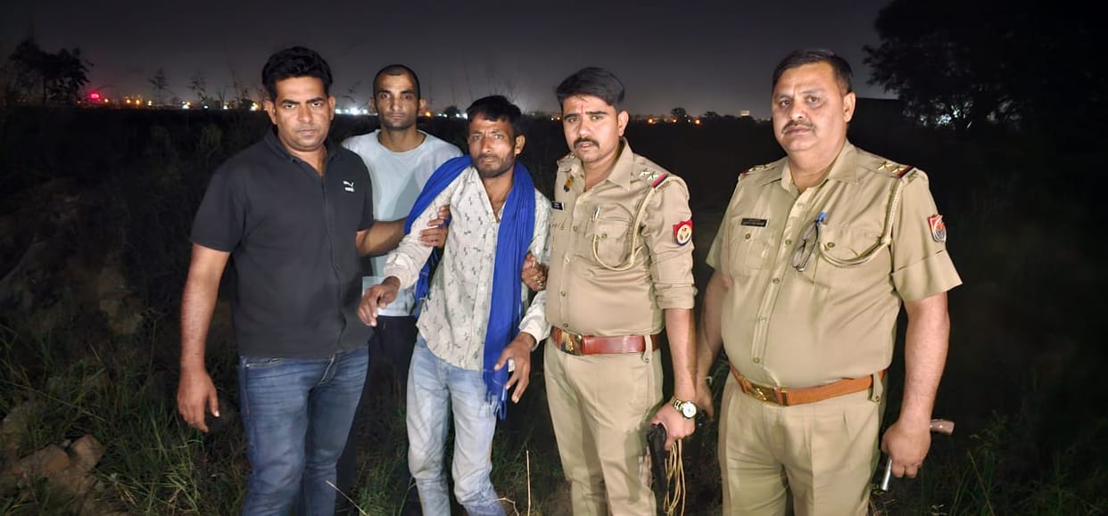 Encounter between police and miscreants in Meerut and one accused got injured