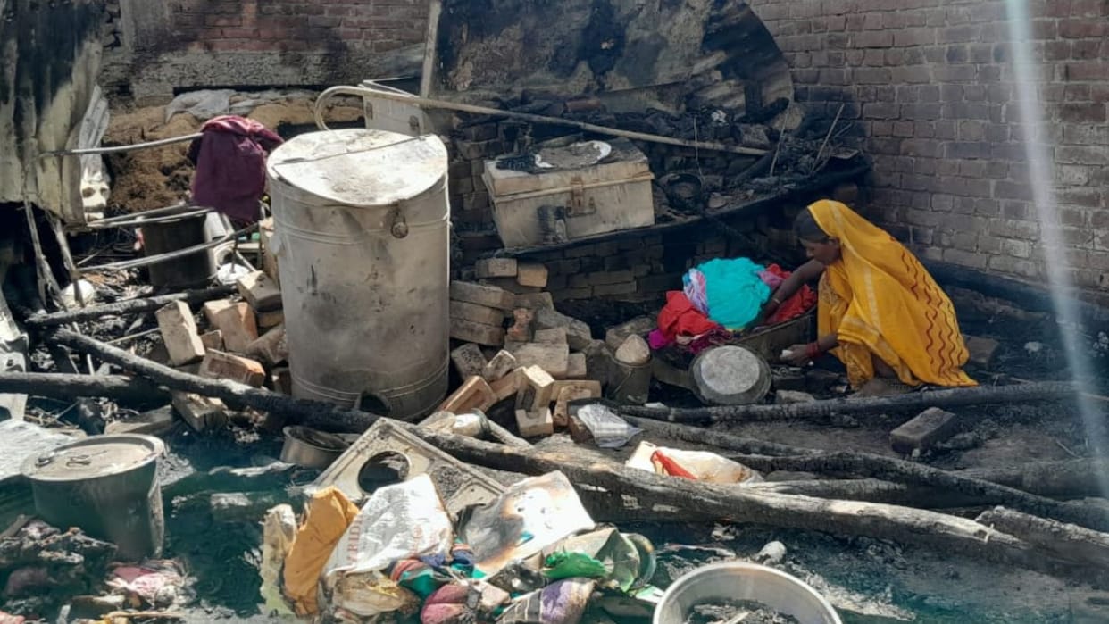 Nine cottage four families were burnt to ashes in azamgarh