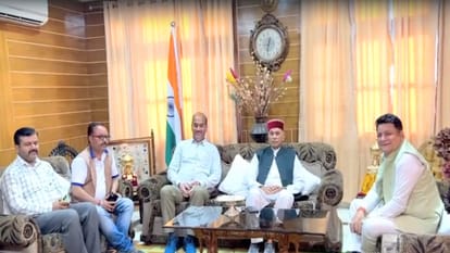 पूर्व मुख्यमंत्री प्रेम कुमार धूमल से मिले सुधीर शर्मा