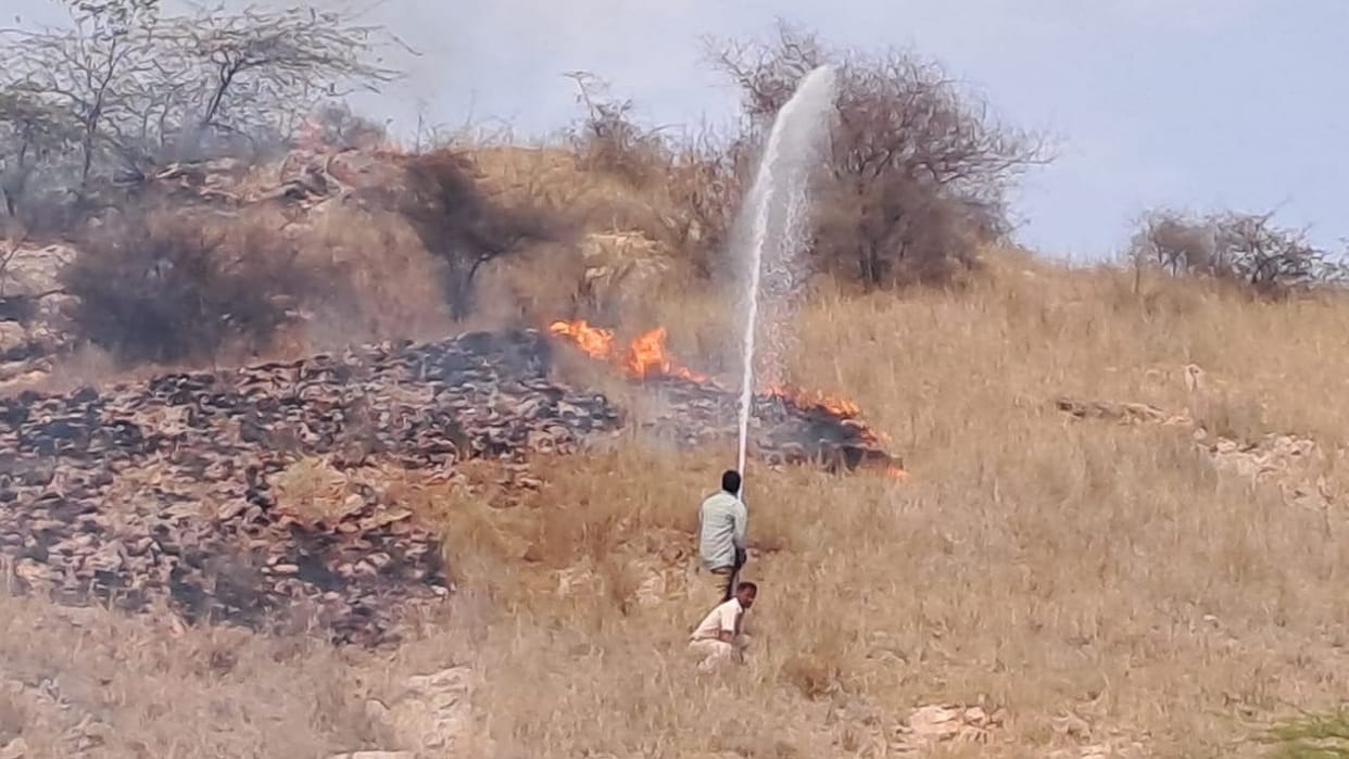 Fire breaks out in the hill of Raghunath Pura in Narnaul, three fire engines are busy in controlling fire