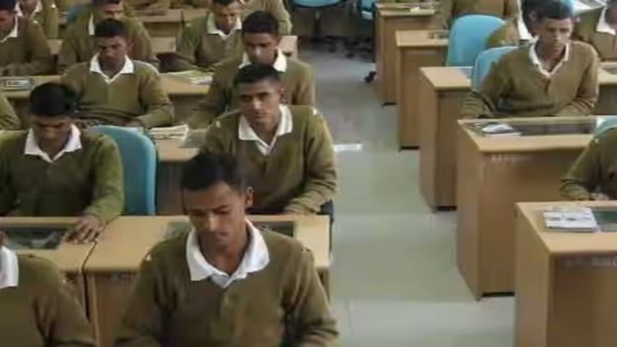 Rajasthan News: SOG's big action in paper leak case, 15 trainee SI in custody, many fake SI already inside