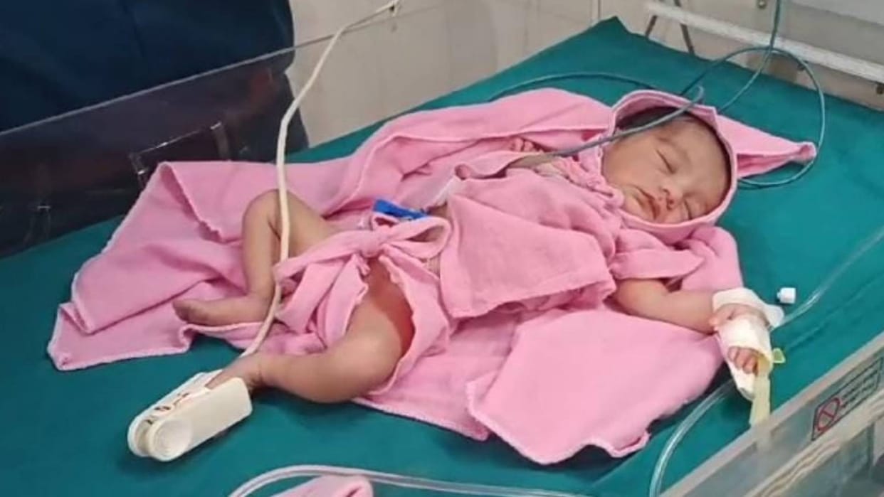 Dausa News One day old newborn baby girl found abandoned in the fields