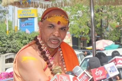 शंकराचार्य स्वामी अविमुक्तेश्वरानंद सरस्वती।