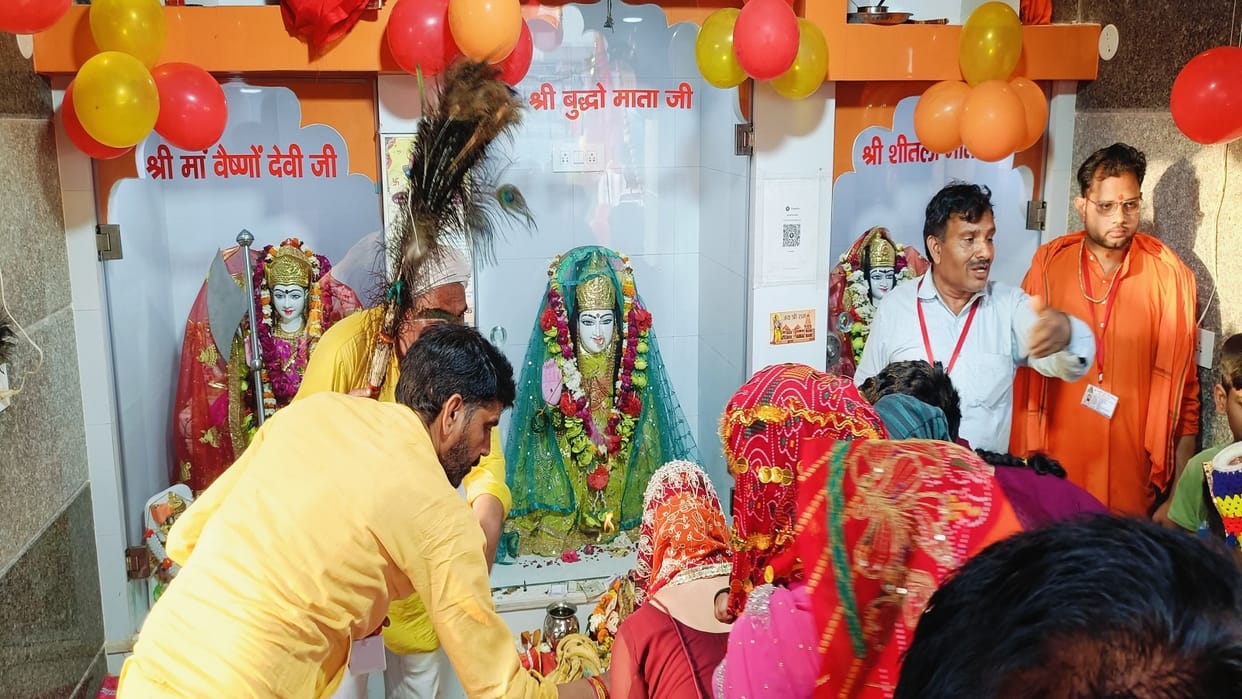 Long queue for darshan of Maa Buddha in Jhajjar, crowd gathered at fair of Mata Shitala in Mahendragarh