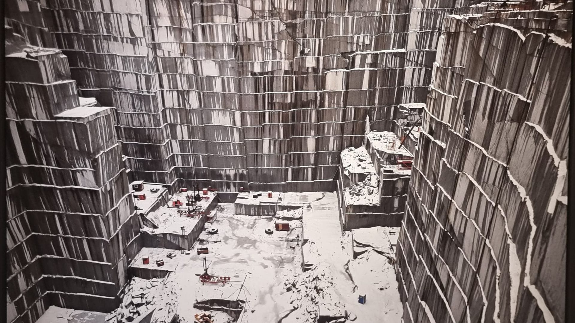 sinking zone berezniki swallowed by sink holes know why is Berezniki sinking