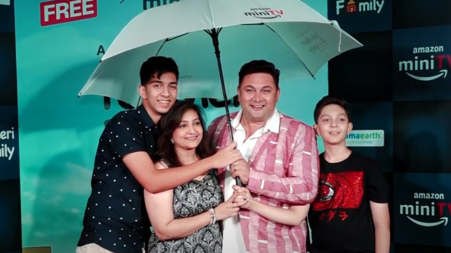 juhi parmar stole the show in screening rajesh kumar show yeh Meri Family S3 whole awasthi family was present