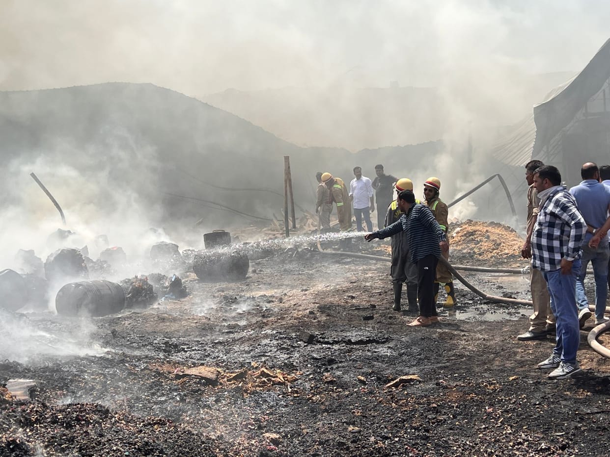 Fire broke out in mattress factory in Bijnor and was loss of lakhs of rupees