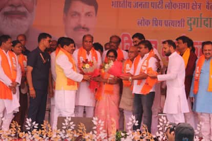 Betul: Angered by neglect, District Congress President joined BJP, former MLA Sunita Belle also left party.