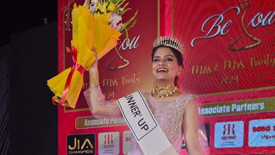 Mandeep Kaur Gahoutra of Mohali is pilot by profession and win title of Mrs. Chandigarh