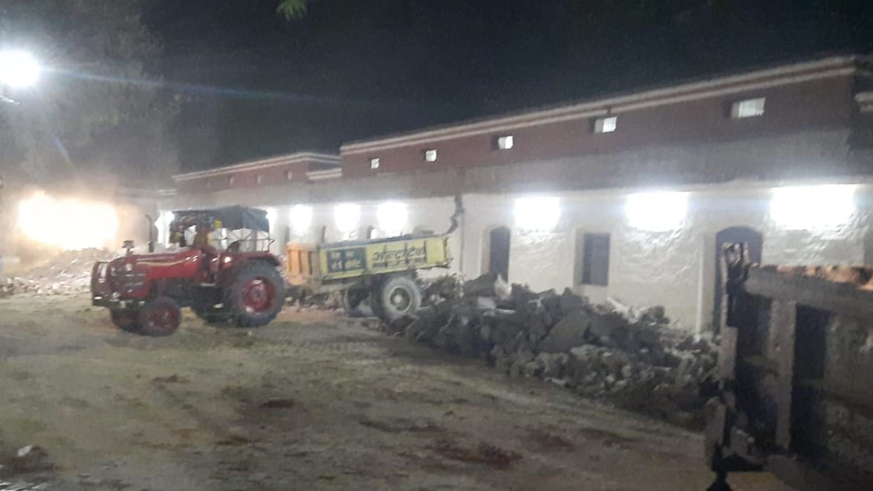 The dilapidated verandah the barracks collapse in Azamgarh police line