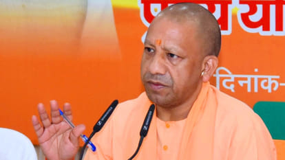 CM Yogi held a meeting with BJP election steering committees at Gokul Atithi Bhawan, Gorakhpur.